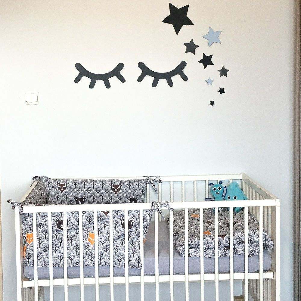 NEF Dřevěná dekorace na zeď - hvězdičky a spící očka - modrá
